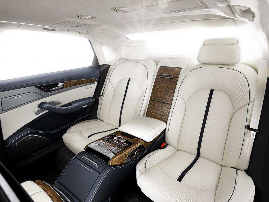 Интерьер Audi A8 L W12 Quattro Exclusive (D4) 2014 года  (фото 5 из 5)